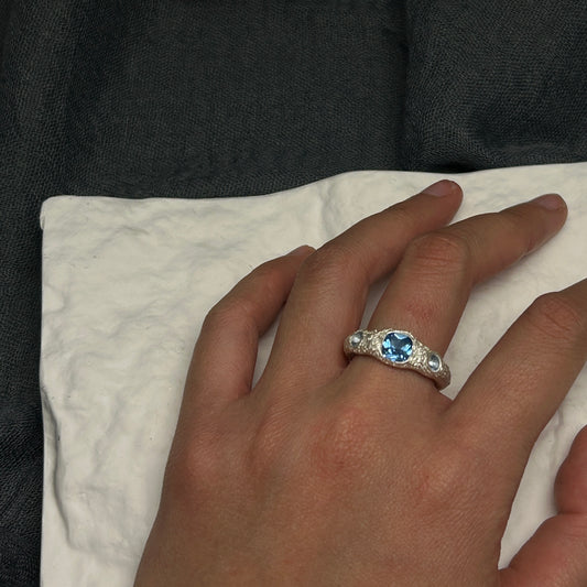 anello in argento 999 con zircone