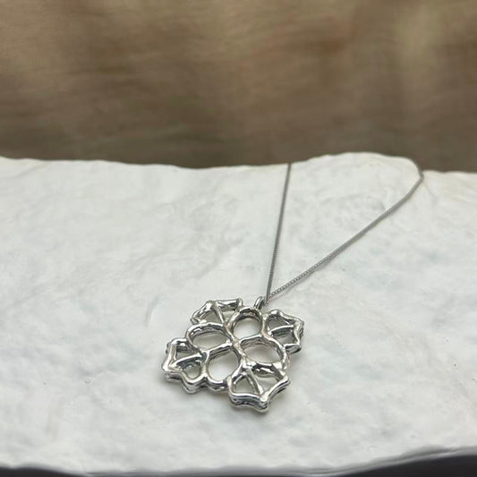 collana con ciondolo in argento 999