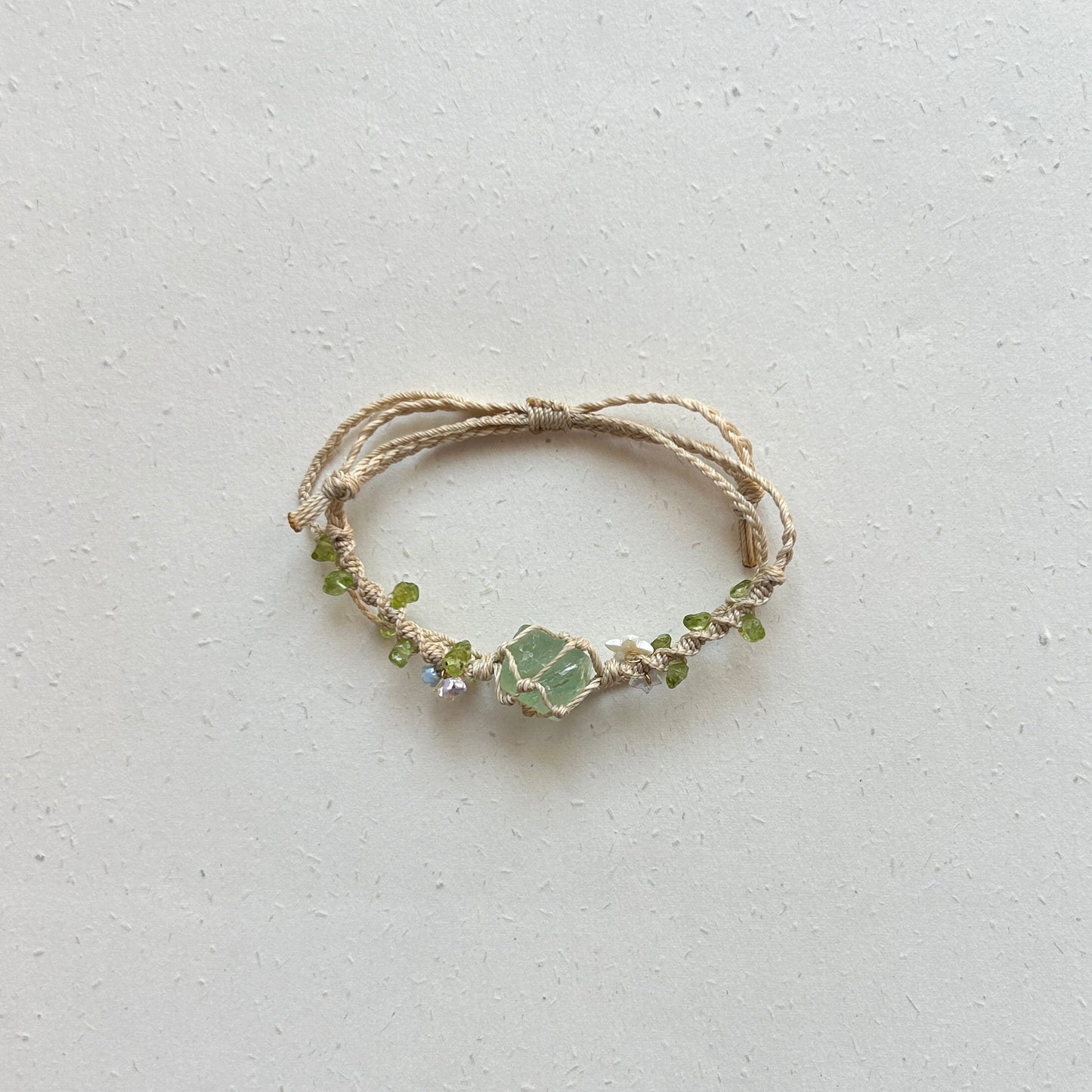bracciale con pietra grezza fatto a mano