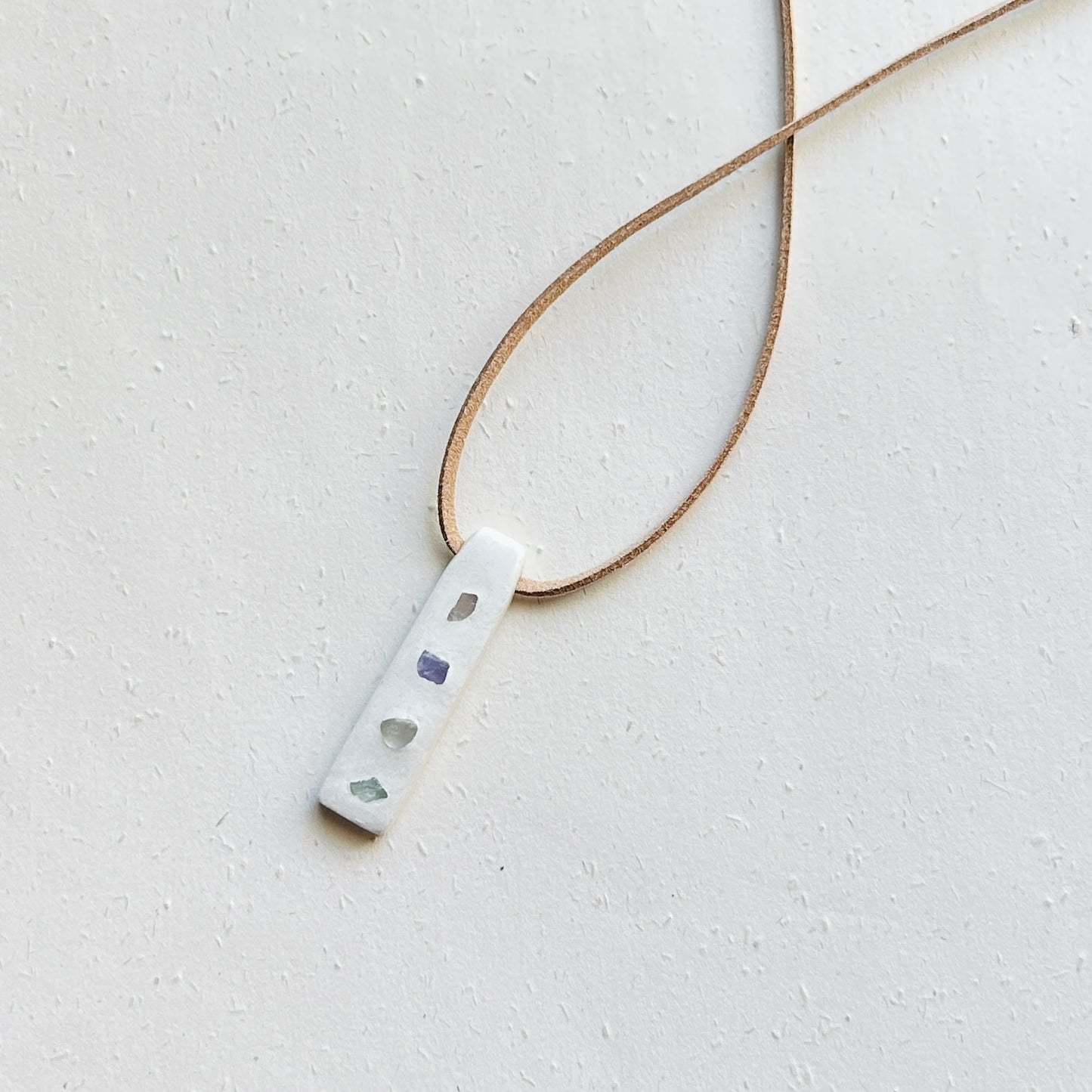 Collana in argilla con fluorite fatto a mano