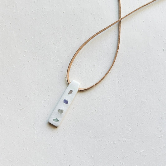 Collana in argilla con fluorite fatto a mano