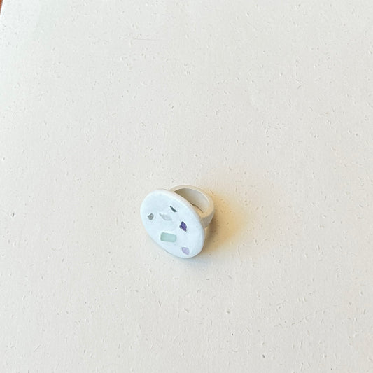 Anello in argilla con fluorite fatto a mano