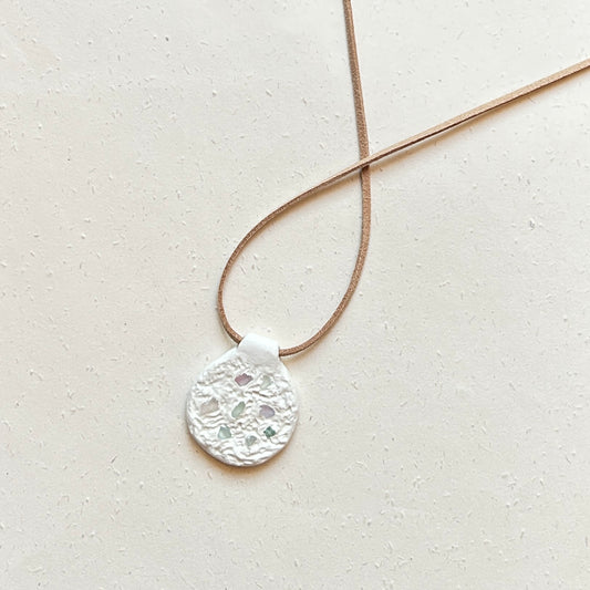 Collana in argilla con fluorite fatto a mano