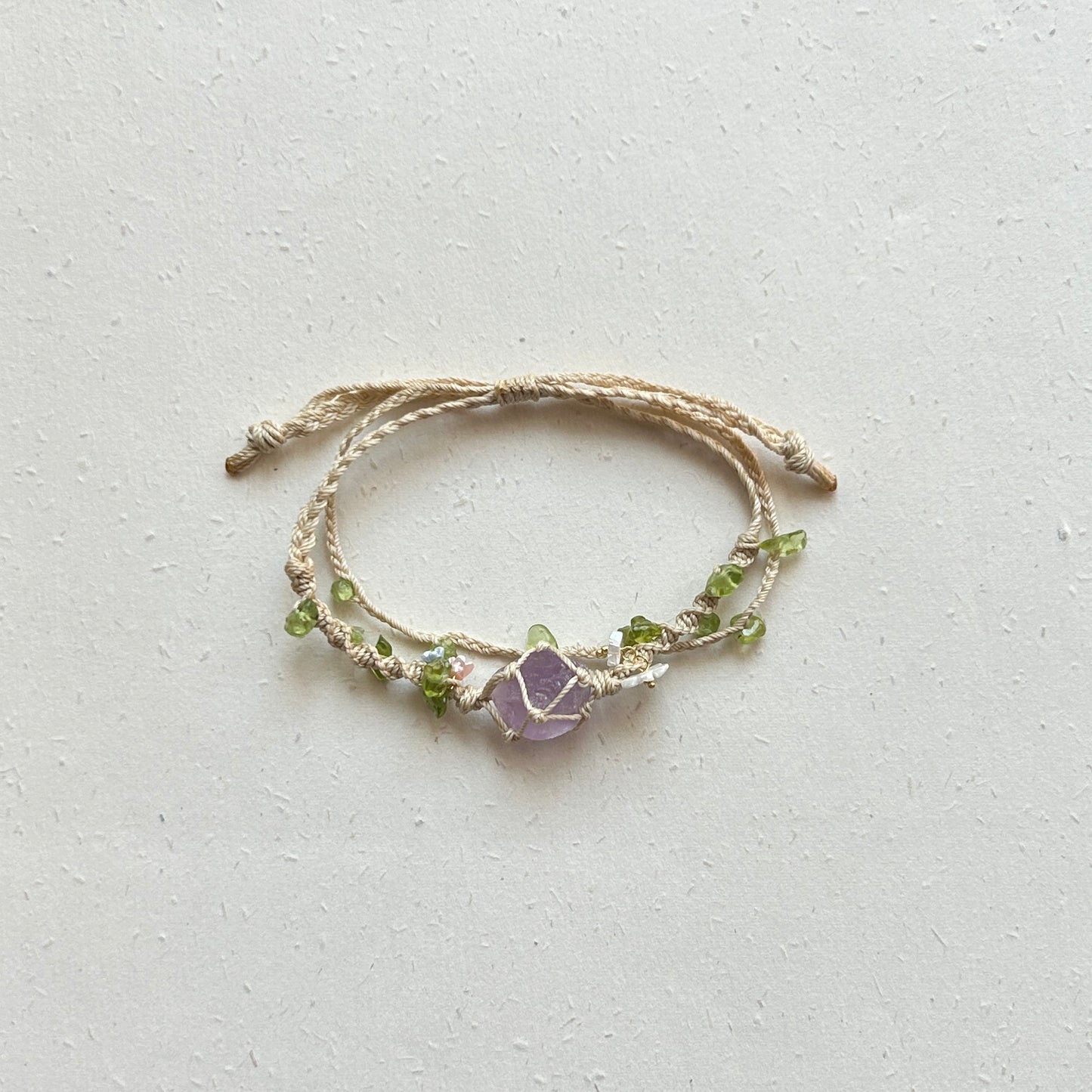 bracciale con pietra grezza fatto a mano