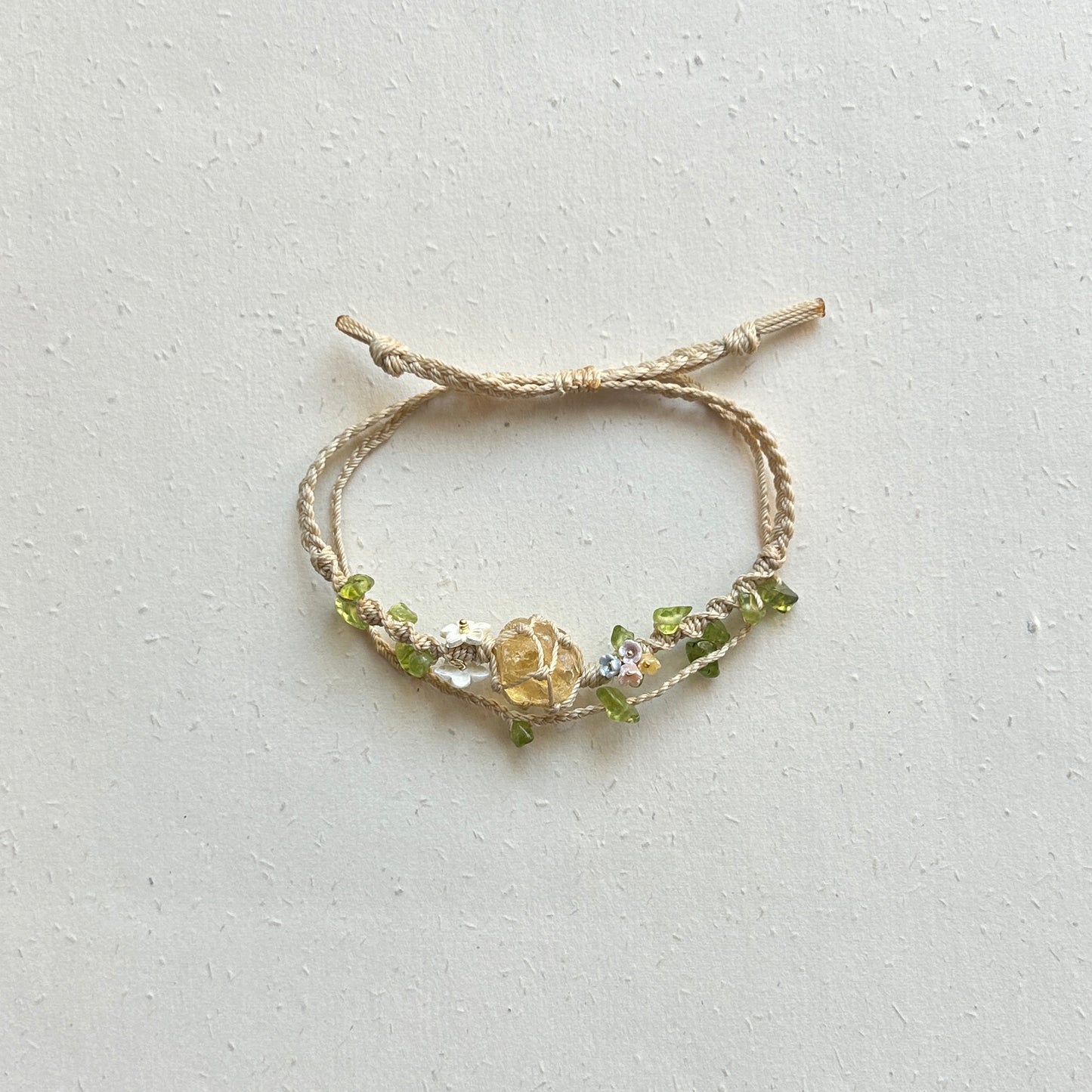 bracciale con pietra grezza fatto a mano